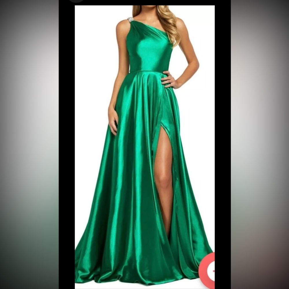 Sherri Hill gown. Brand new. Never worn Green satin. Size 00.